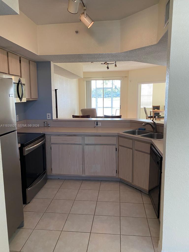 VILLAS DE TUSCANY CONDO - Residential Lease