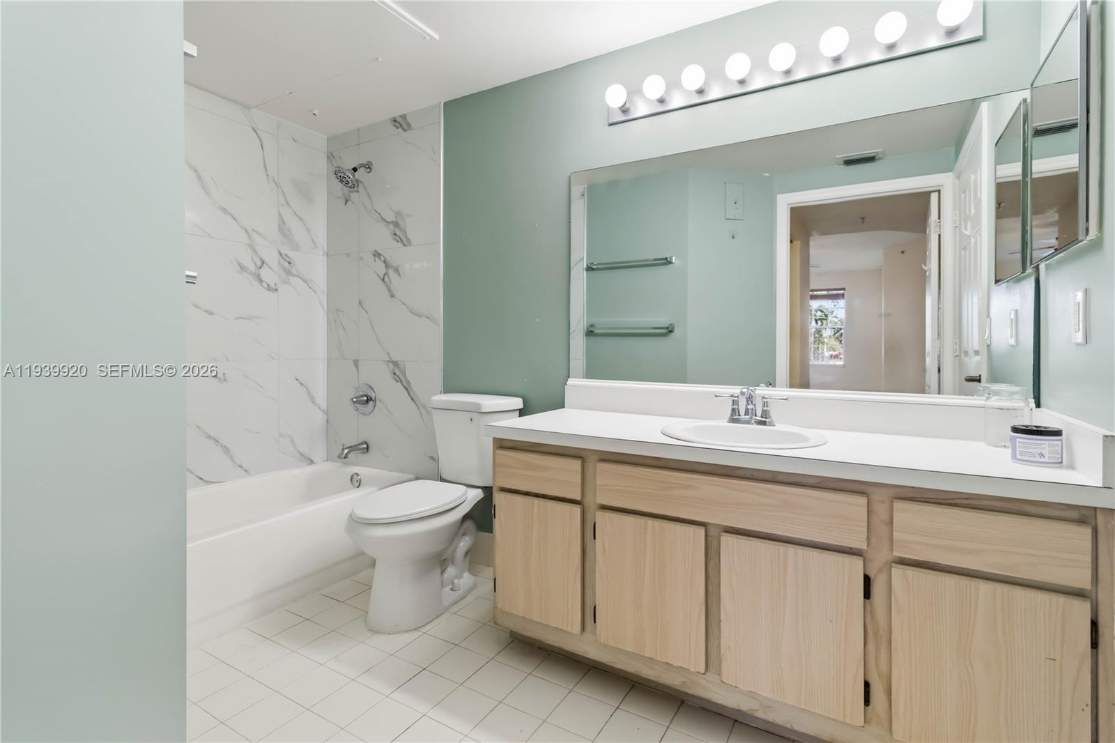 VILLAS DE TUSCANY CONDO - Residential Lease