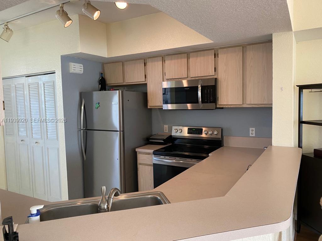 VILLAS DE TUSCANY CONDO - Residential Lease