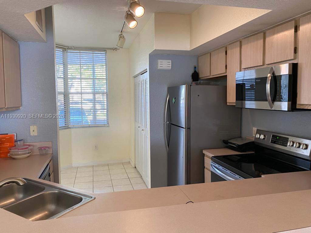 VILLAS DE TUSCANY CONDO - Residential Lease