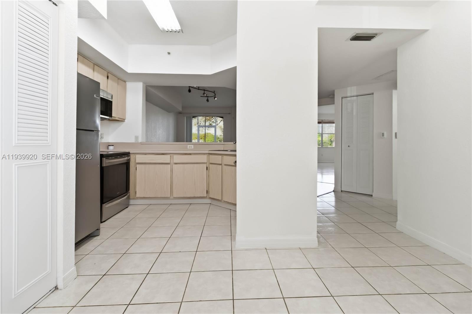 VILLAS DE TUSCANY CONDO - Residential Lease