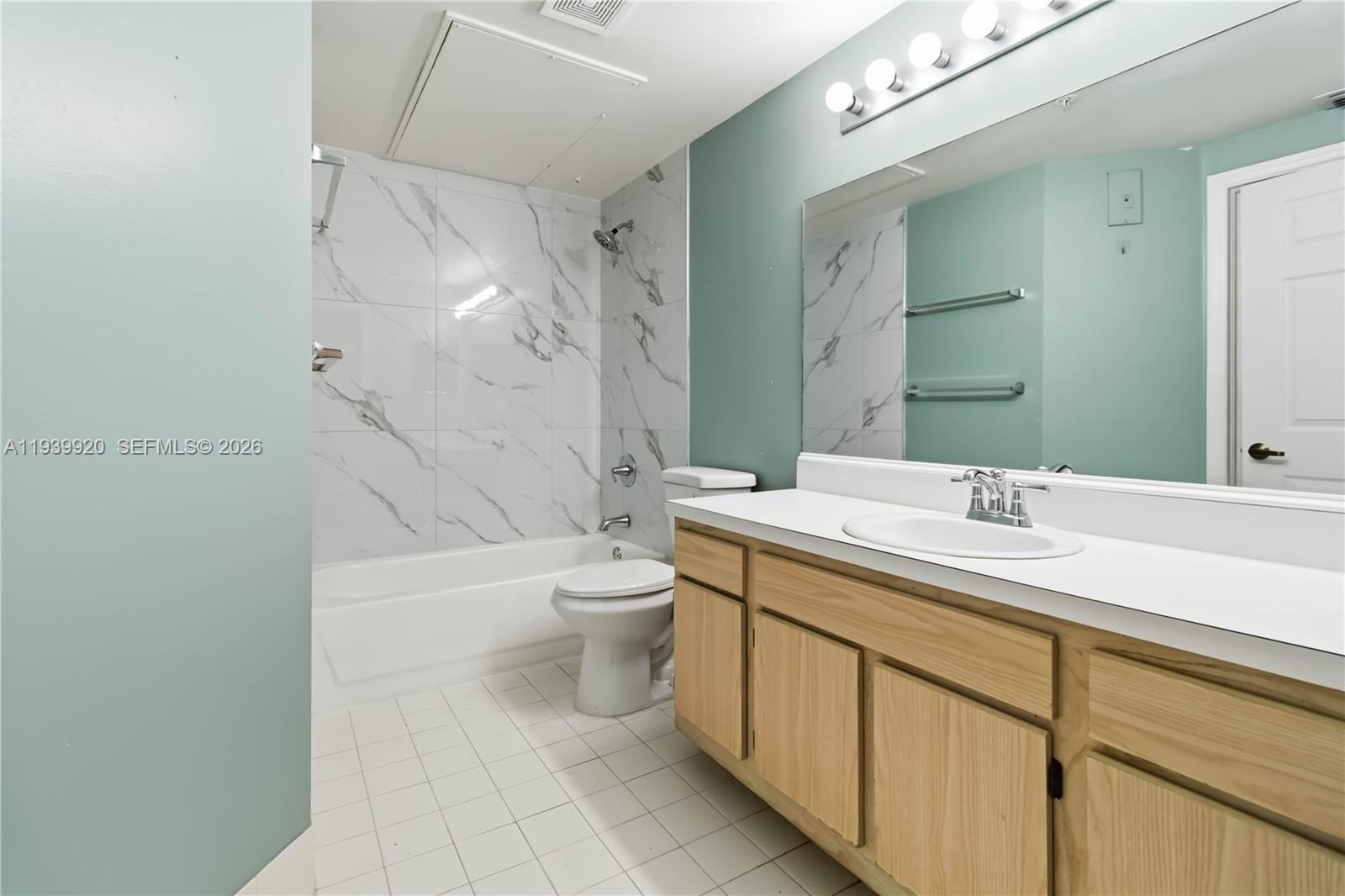 VILLAS DE TUSCANY CONDO - Residential Lease