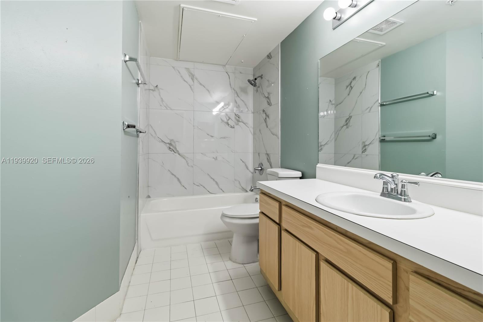 VILLAS DE TUSCANY CONDO - Residential Lease