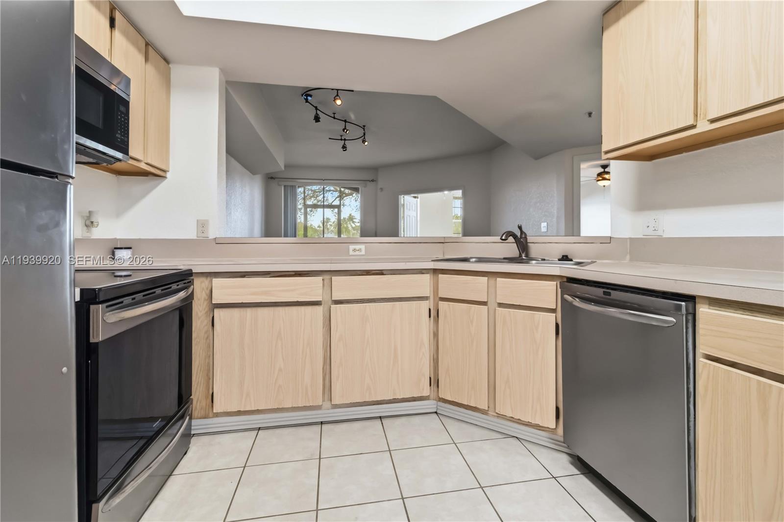 VILLAS DE TUSCANY CONDO - Residential Lease