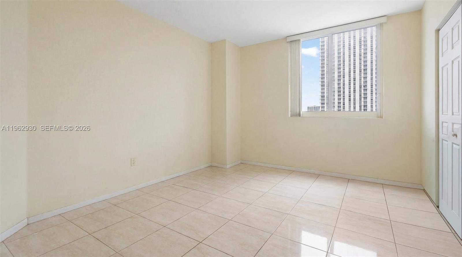 1800 BISCAYNE PLAZA CONDO - Residential