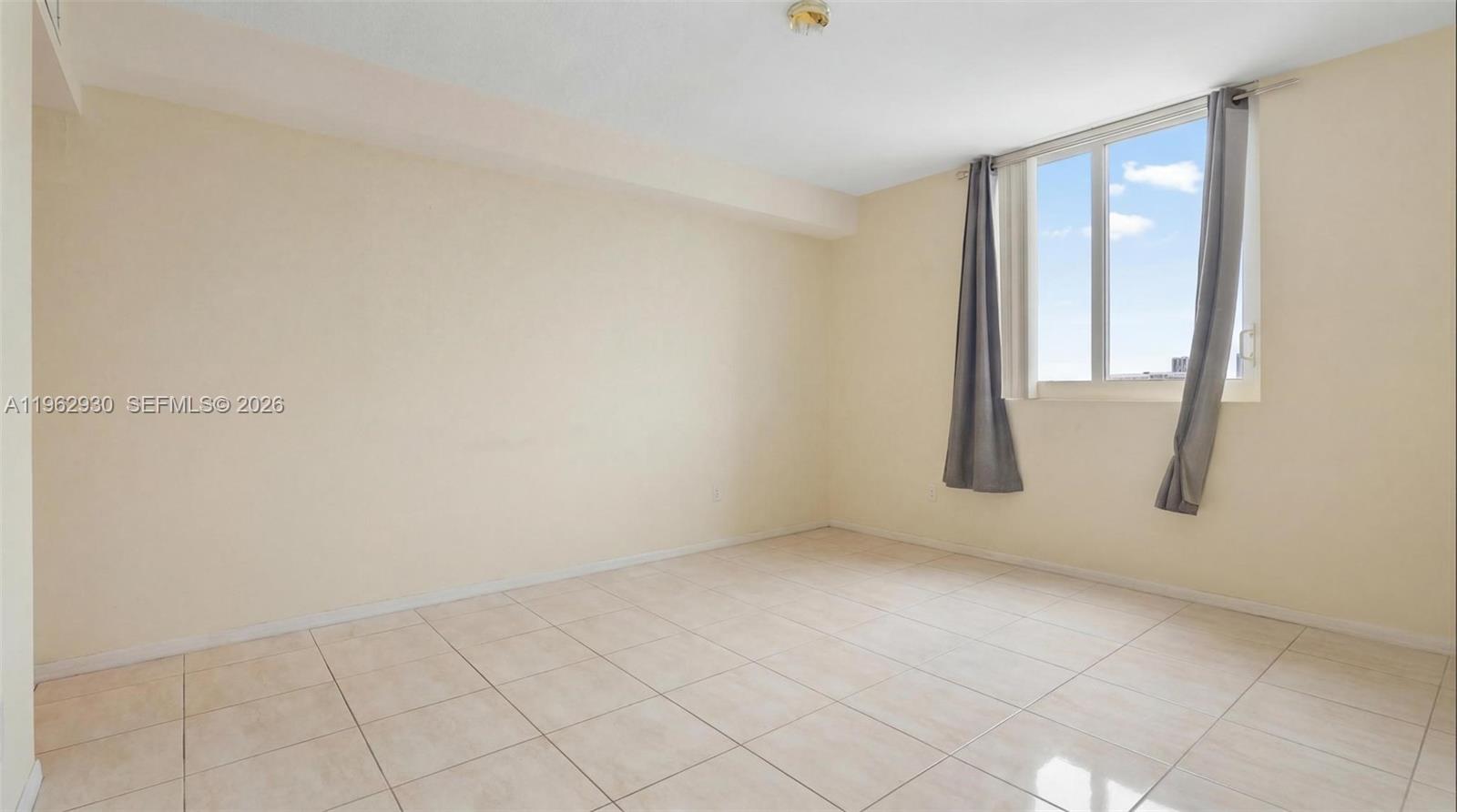 1800 BISCAYNE PLAZA CONDO - Residential