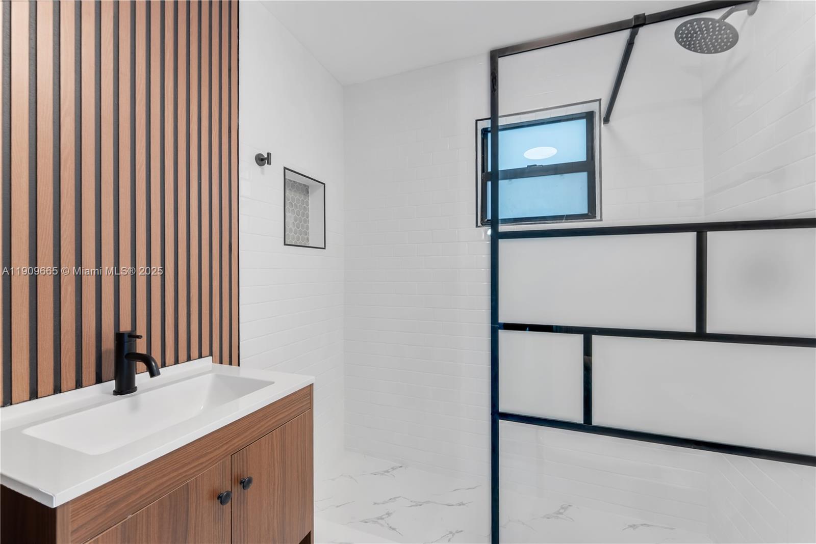 THE TROPICS AMD - Residential