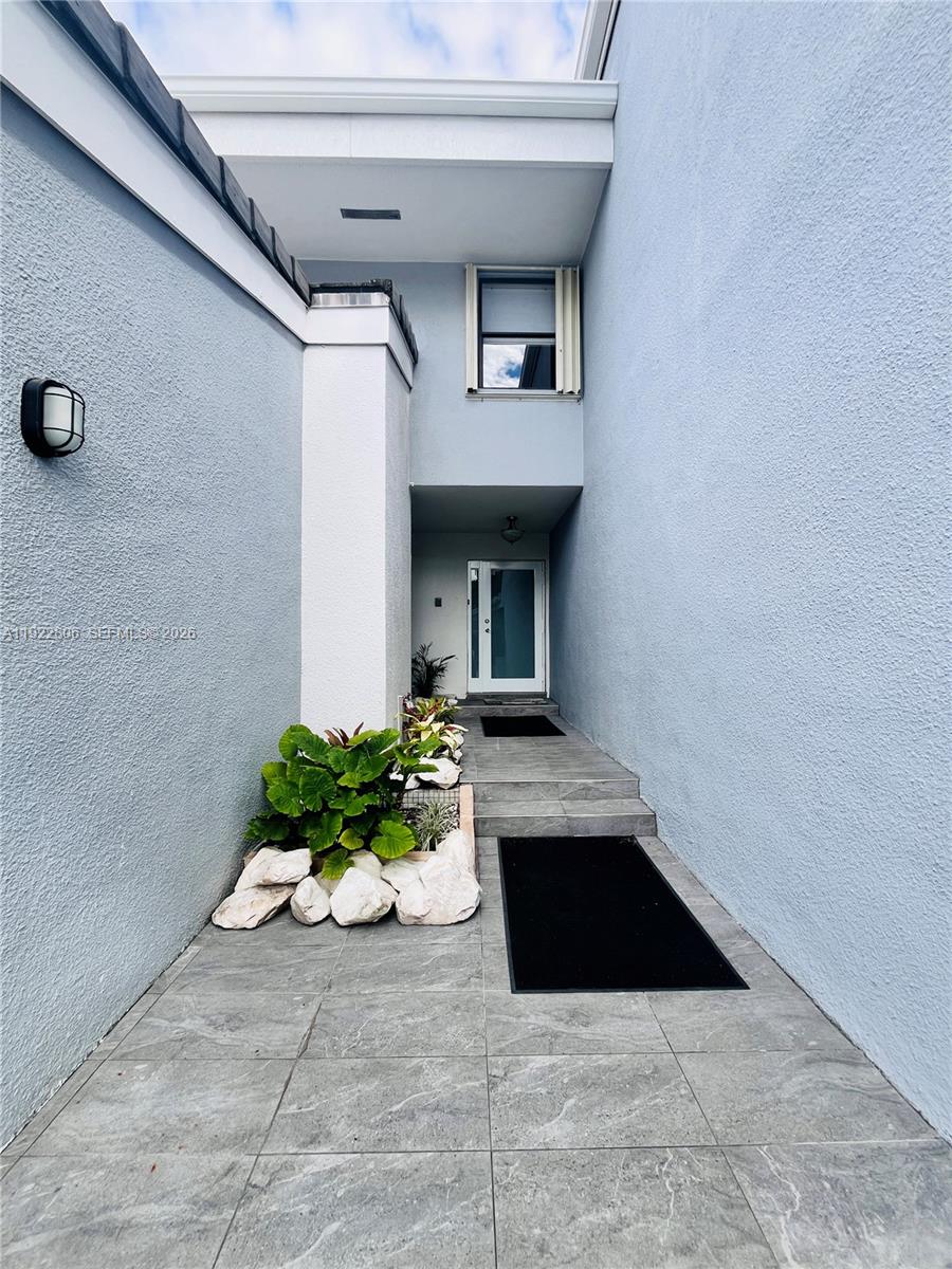 253 Poinciana Dr 603