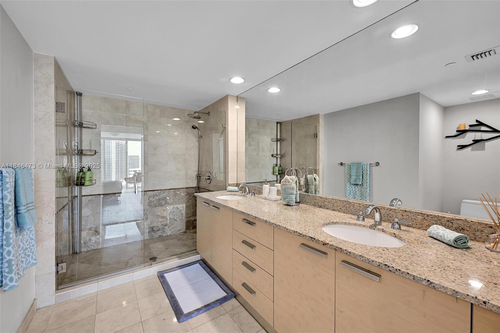 BEACH CLUB CONDO - Residential Lease