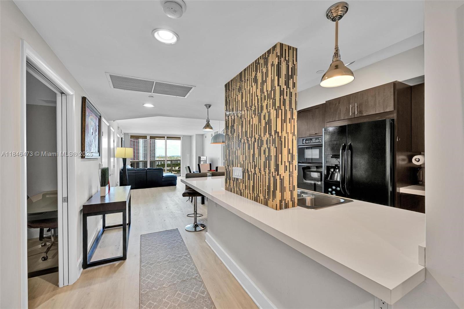 BEACH CLUB CONDO - Residential Lease