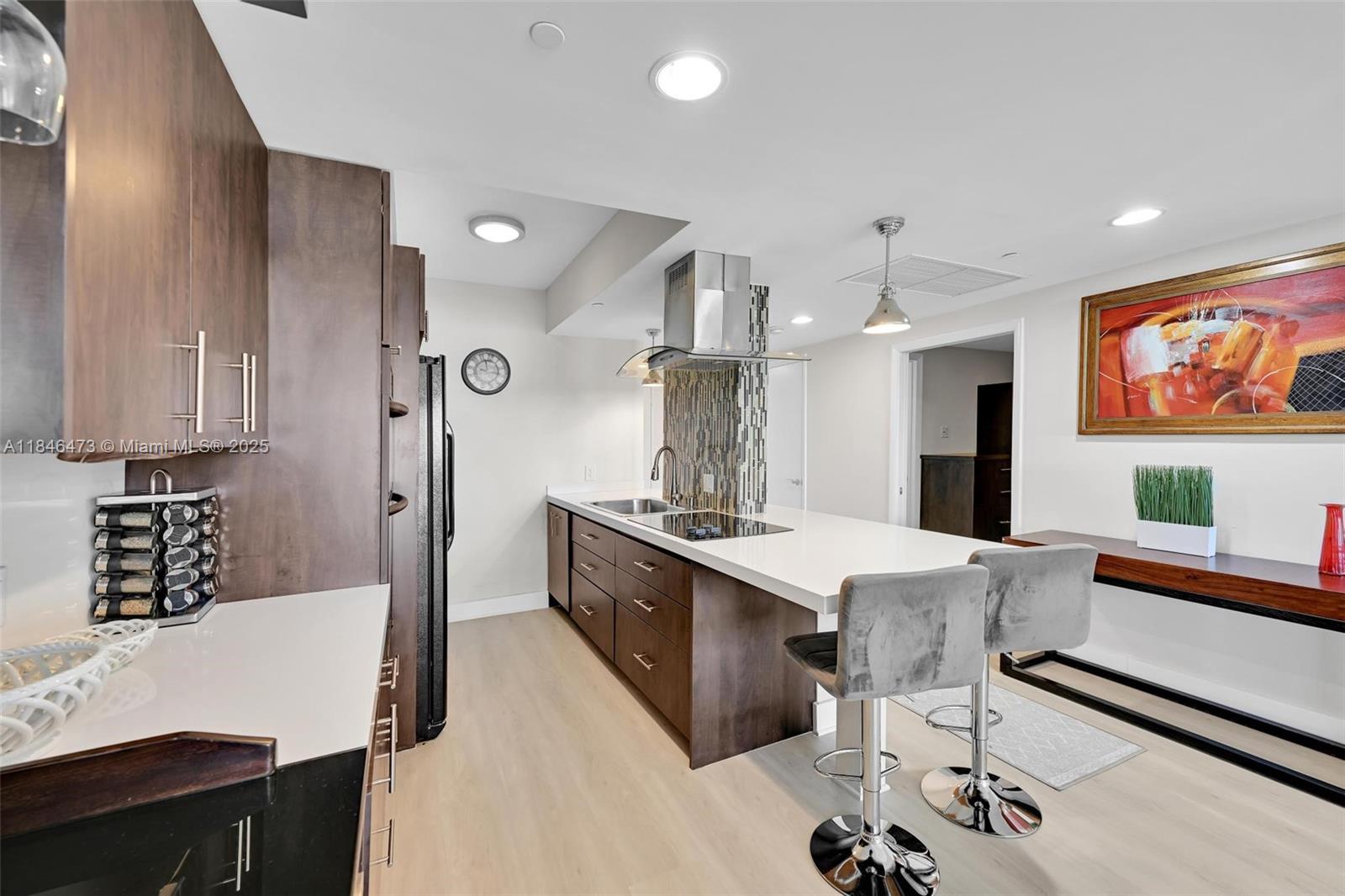 BEACH CLUB CONDO - Residential Lease