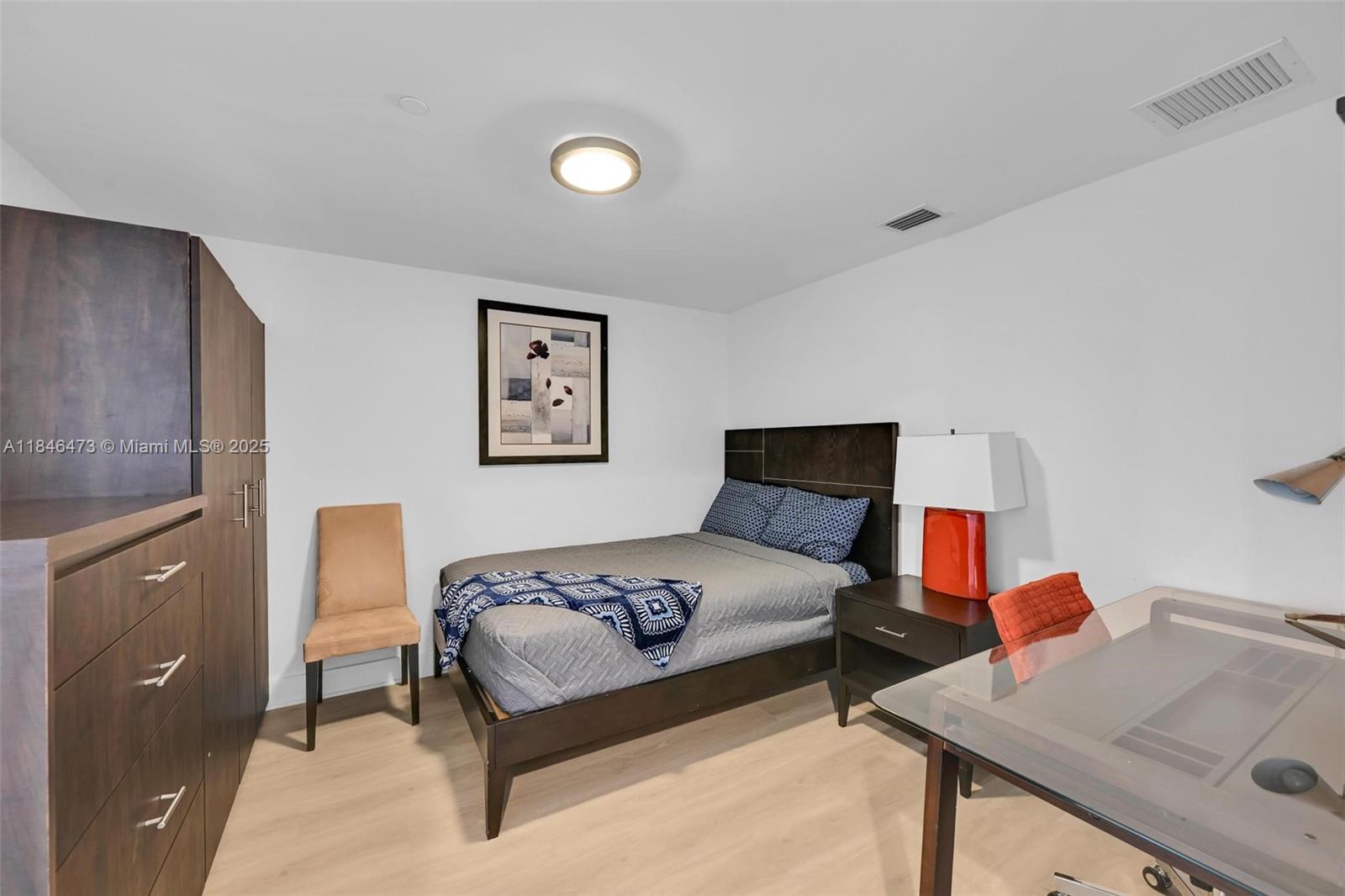 BEACH CLUB CONDO - Residential Lease