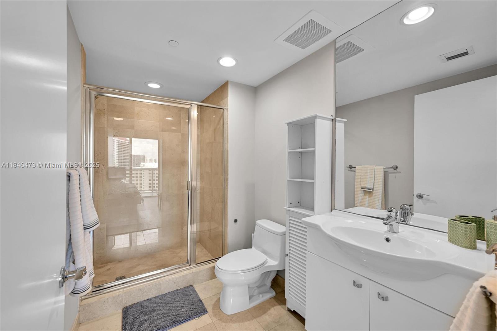 BEACH CLUB CONDO - Residential Lease