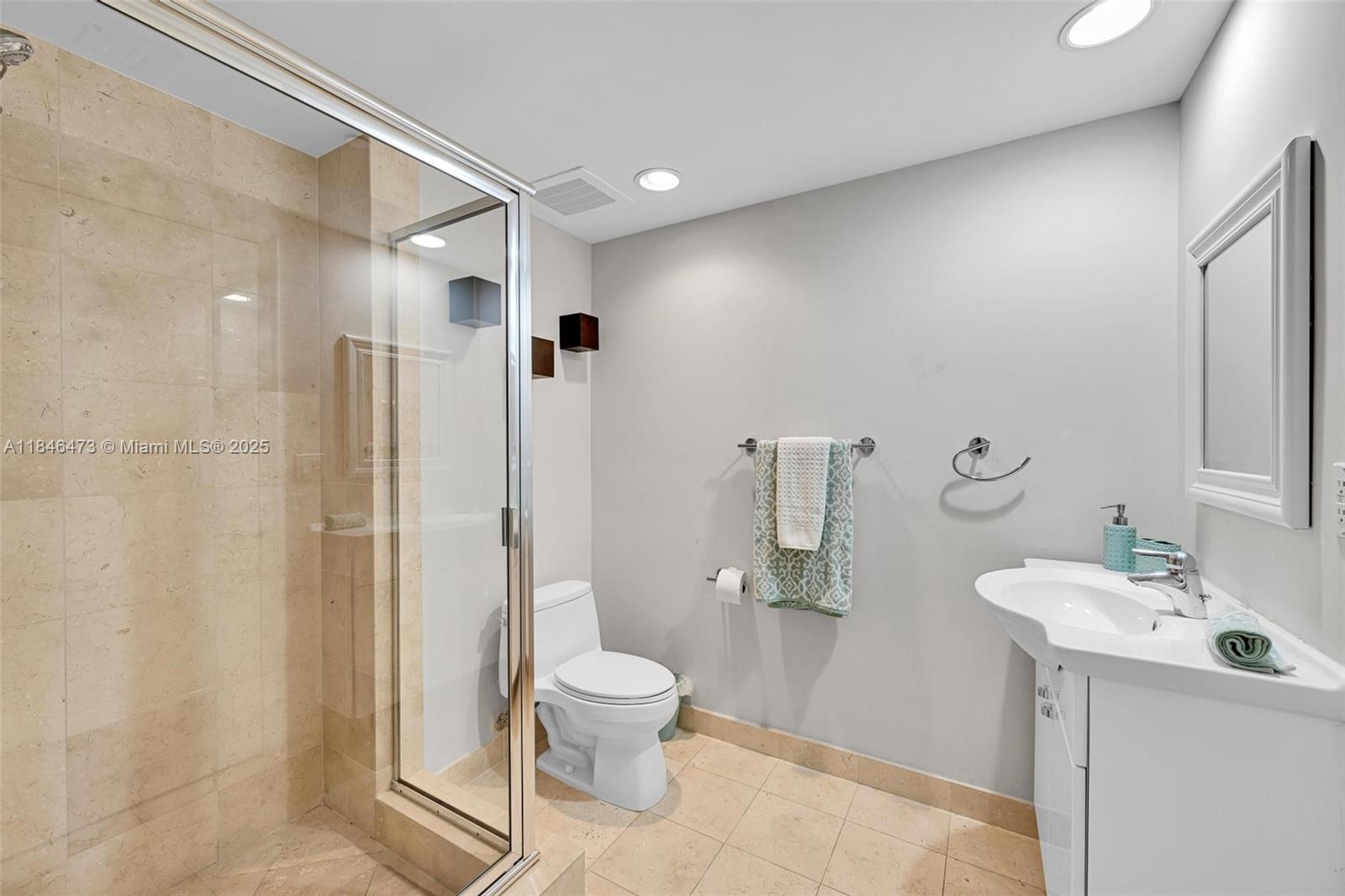 BEACH CLUB CONDO - Residential Lease