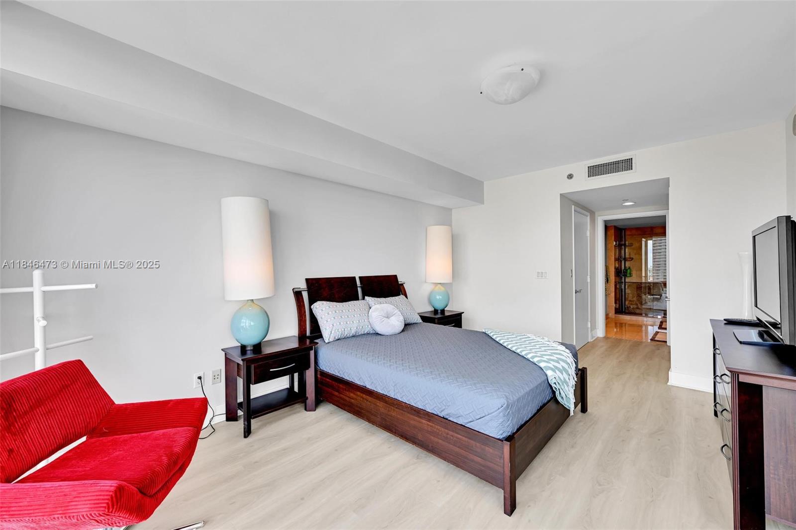 BEACH CLUB CONDO - Residential Lease