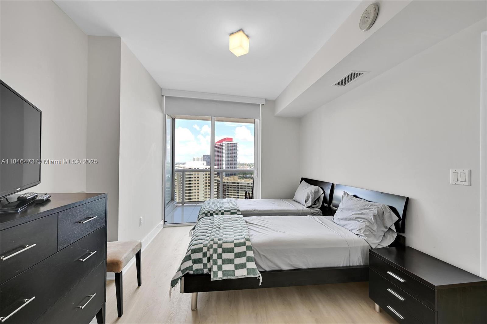 BEACH CLUB CONDO - Residential Lease