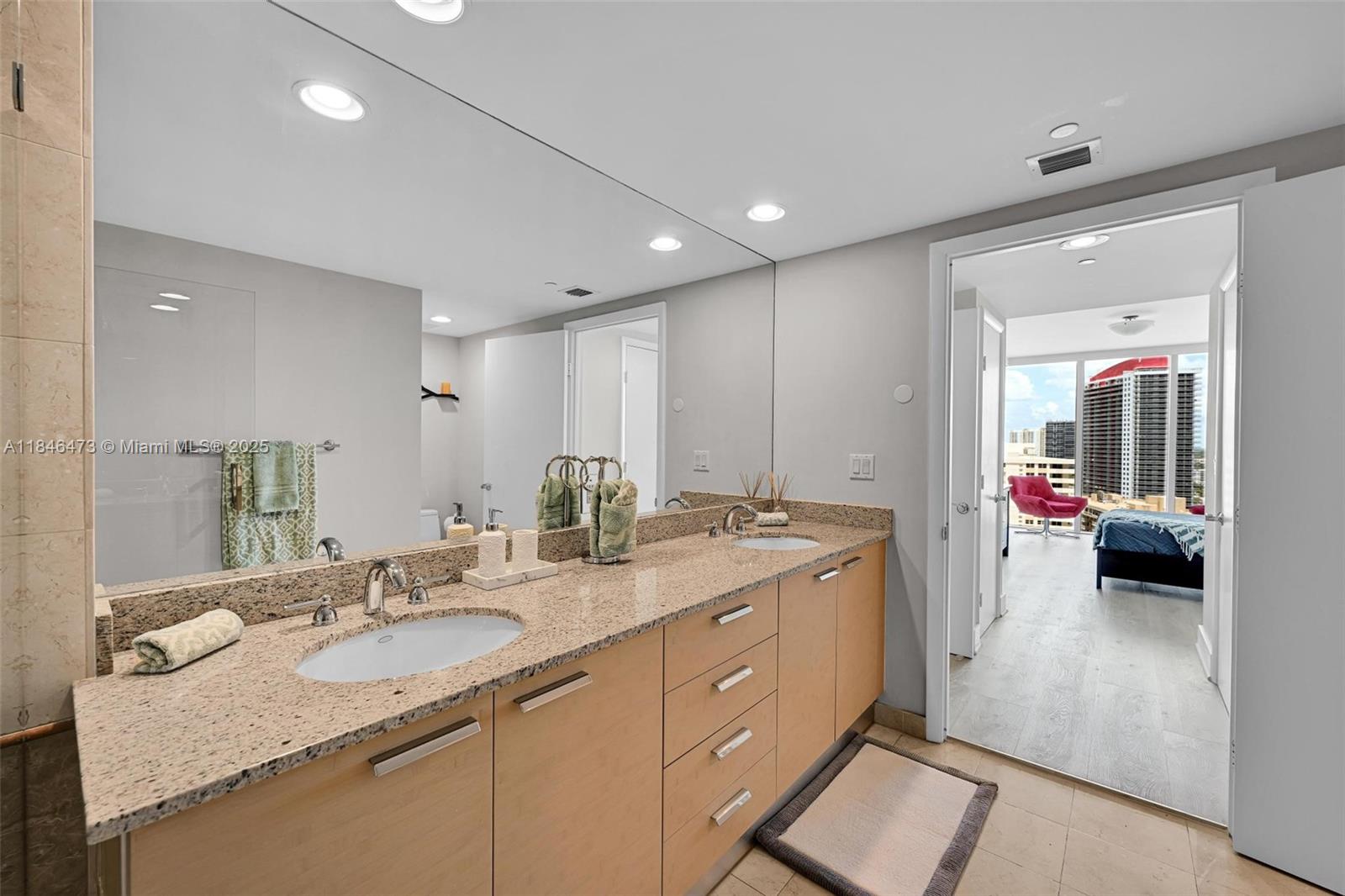 BEACH CLUB CONDO - Residential Lease