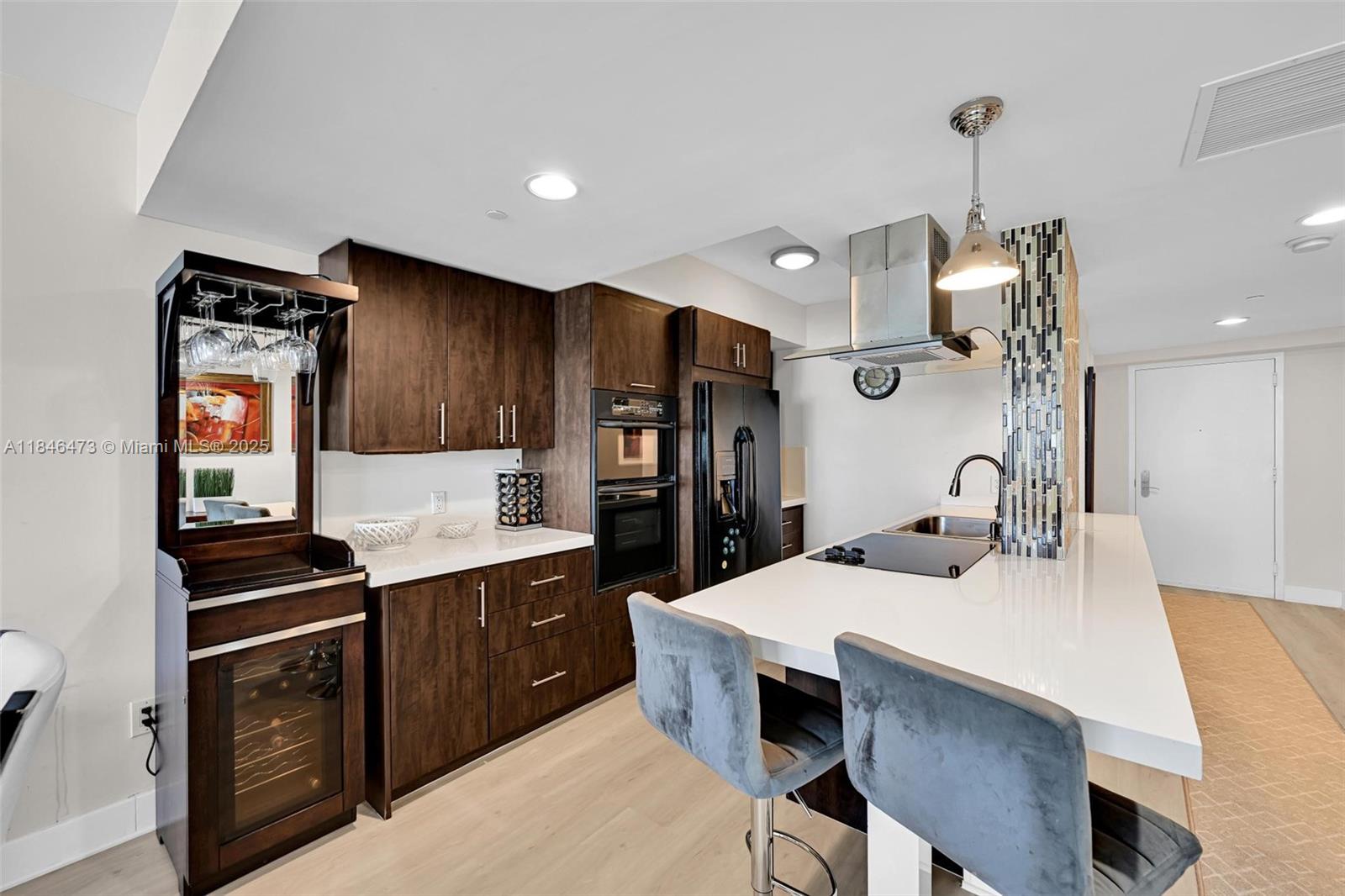 BEACH CLUB CONDO - Residential Lease