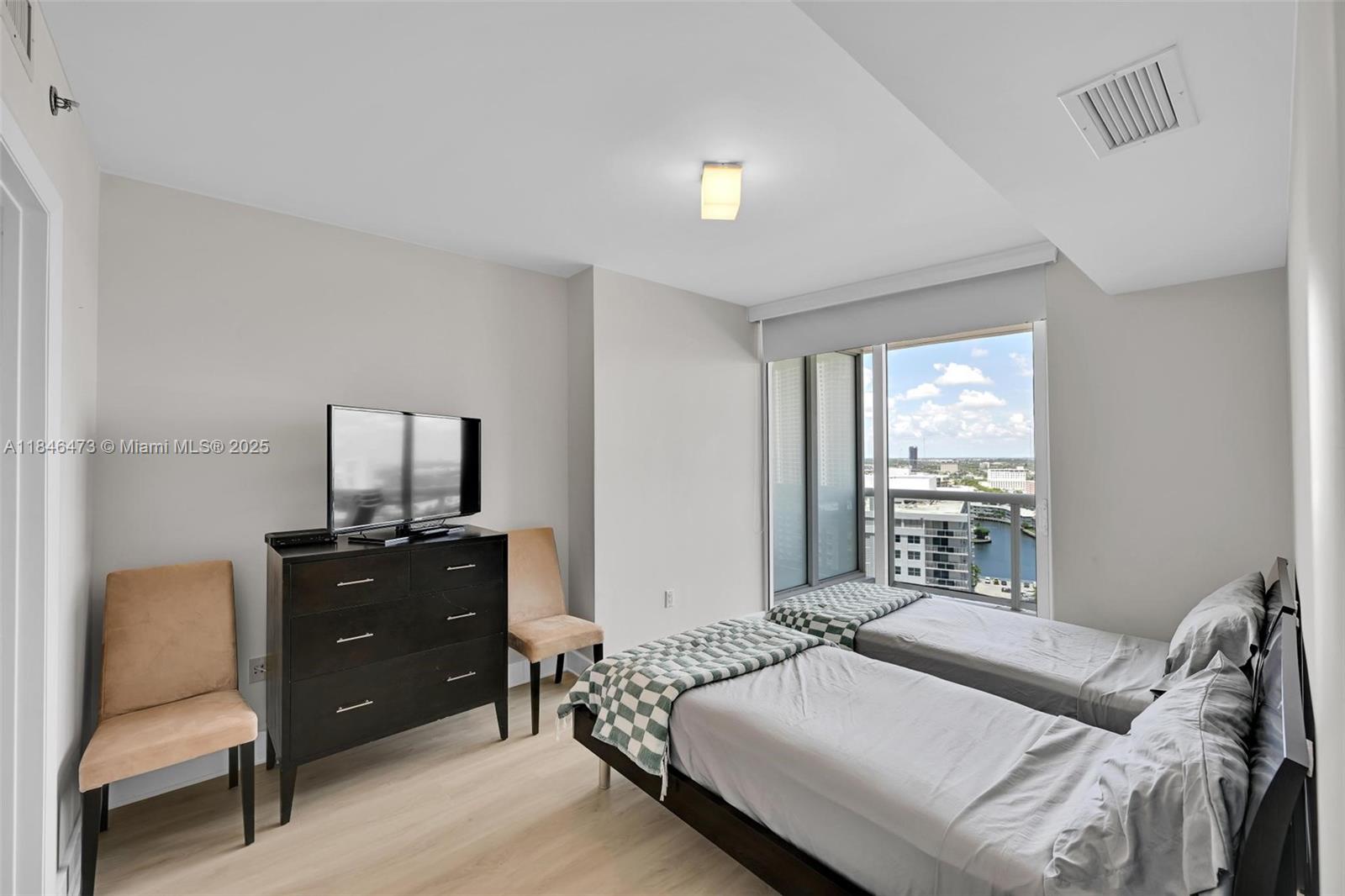 BEACH CLUB CONDO - Residential Lease