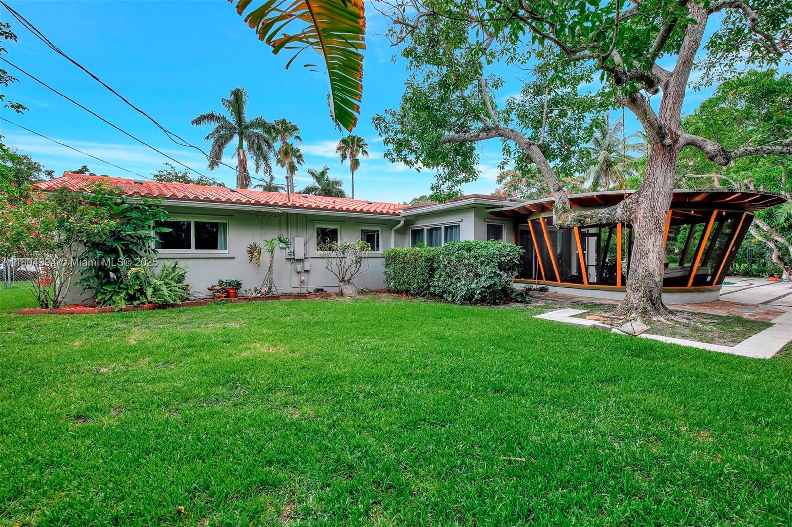 PLANTATION GARDENS 1ST SE - Residential