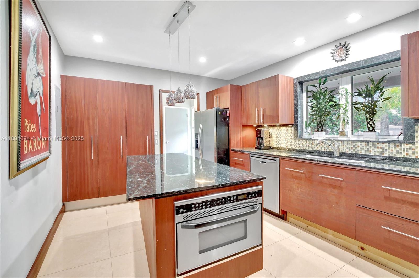 PLANTATION GARDENS 1ST SE - Residential