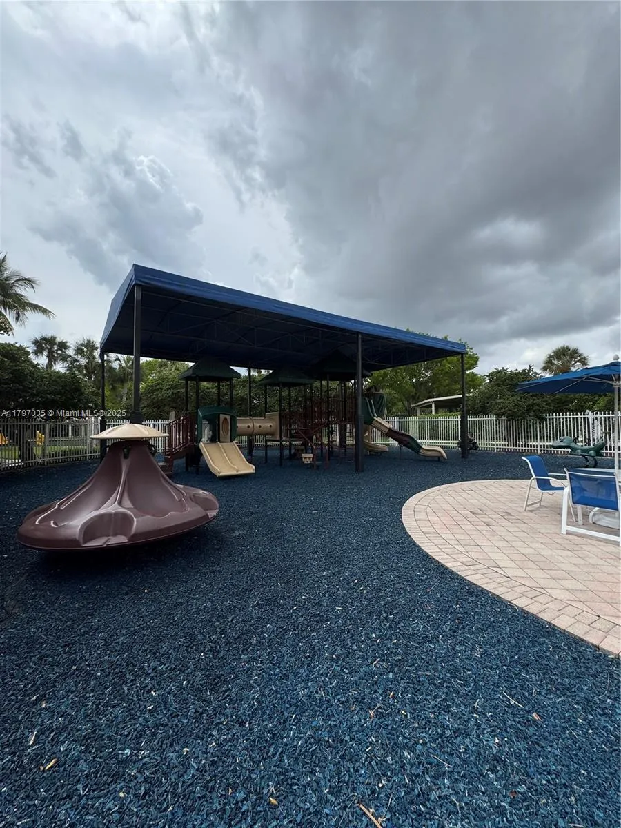 Pembroke Pines, Florida 33028, United States, 4 Bedrooms Bedrooms, ,3 BathroomsBathrooms,Residential,Active,123192