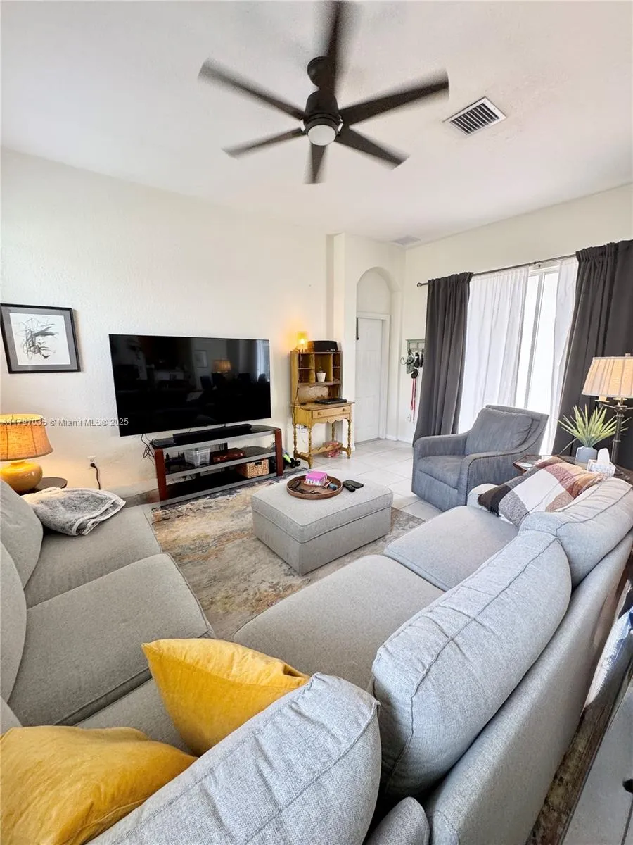 Pembroke Pines, Florida 33028, United States, 4 Bedrooms Bedrooms, ,3 BathroomsBathrooms,Residential,Active,123192