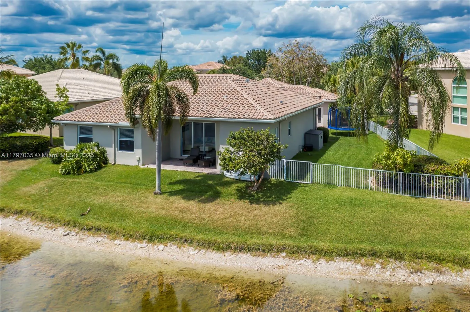 Pembroke Pines, Florida 33028, United States, 4 Bedrooms Bedrooms, ,3 BathroomsBathrooms,Residential,Active,123192