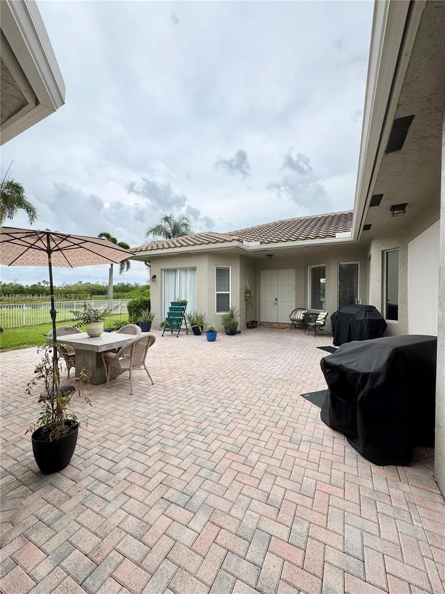 Pembroke Pines, Florida 33028, United States, 4 Bedrooms Bedrooms, ,3 BathroomsBathrooms,Residential,Active,123192