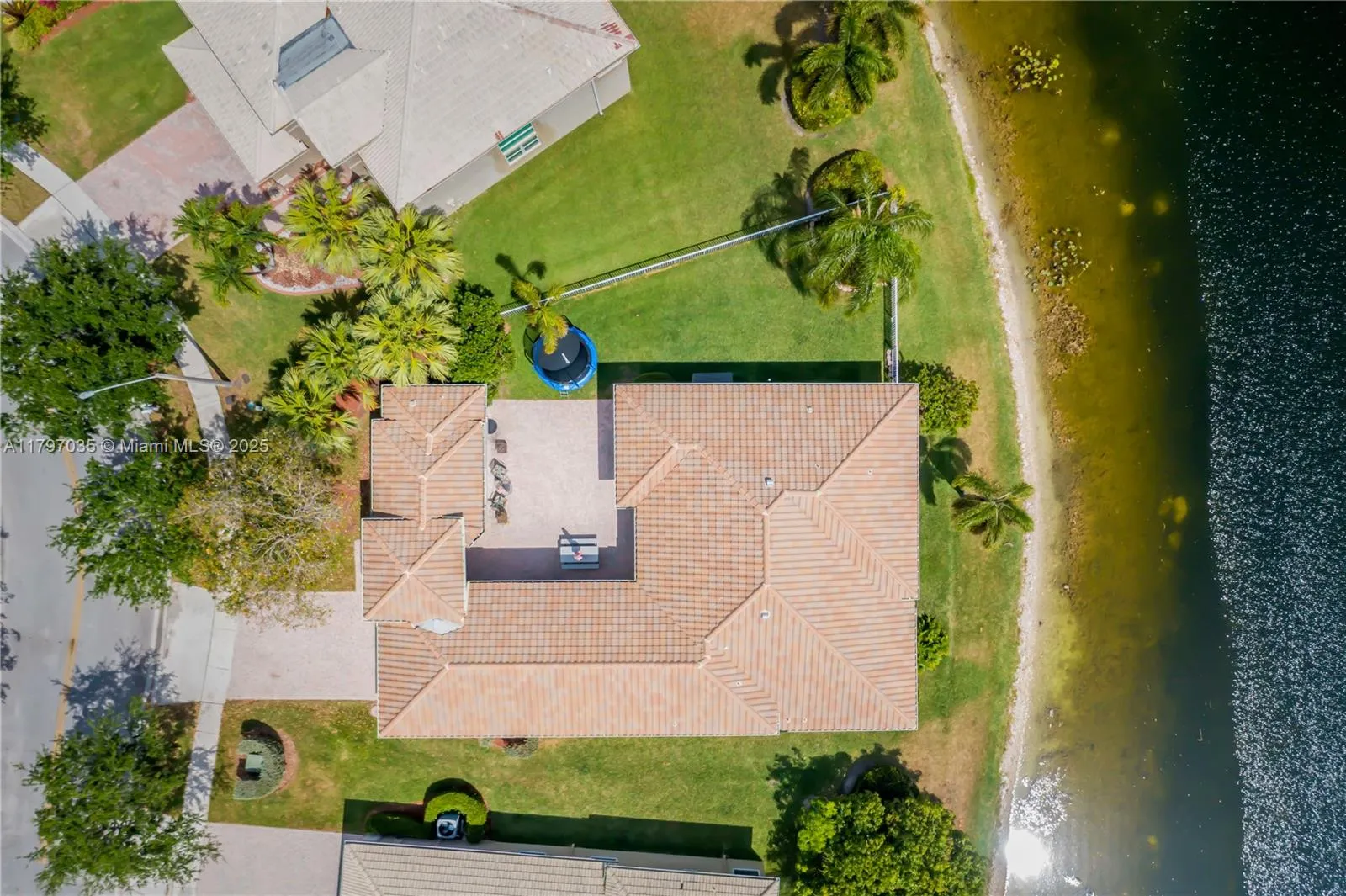 Pembroke Pines, Florida 33028, United States, 4 Bedrooms Bedrooms, ,3 BathroomsBathrooms,Residential,Active,123192