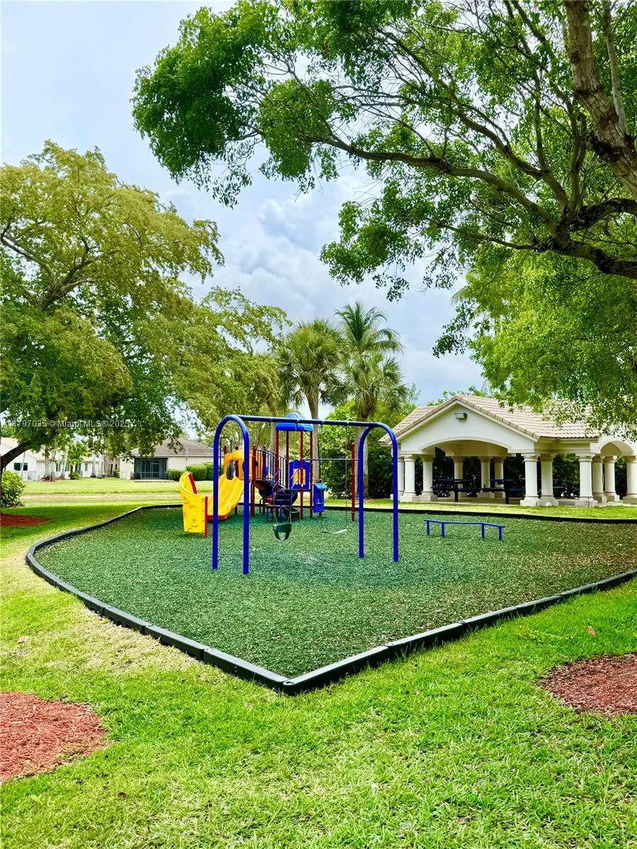 Pembroke Pines, Florida 33028, United States, 4 Bedrooms Bedrooms, ,3 BathroomsBathrooms,Residential,Active,123192