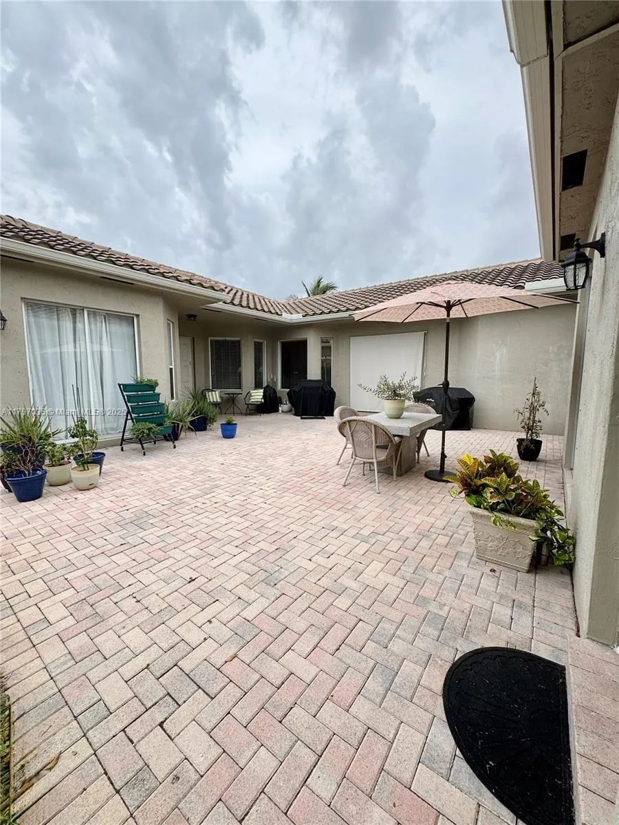 Pembroke Pines, Florida 33028, United States, 4 Bedrooms Bedrooms, ,3 BathroomsBathrooms,Residential,Active,123192