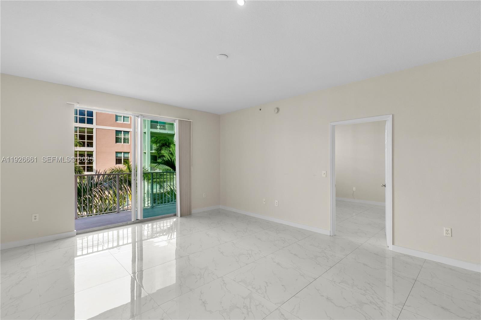 806 E Windward Way 515