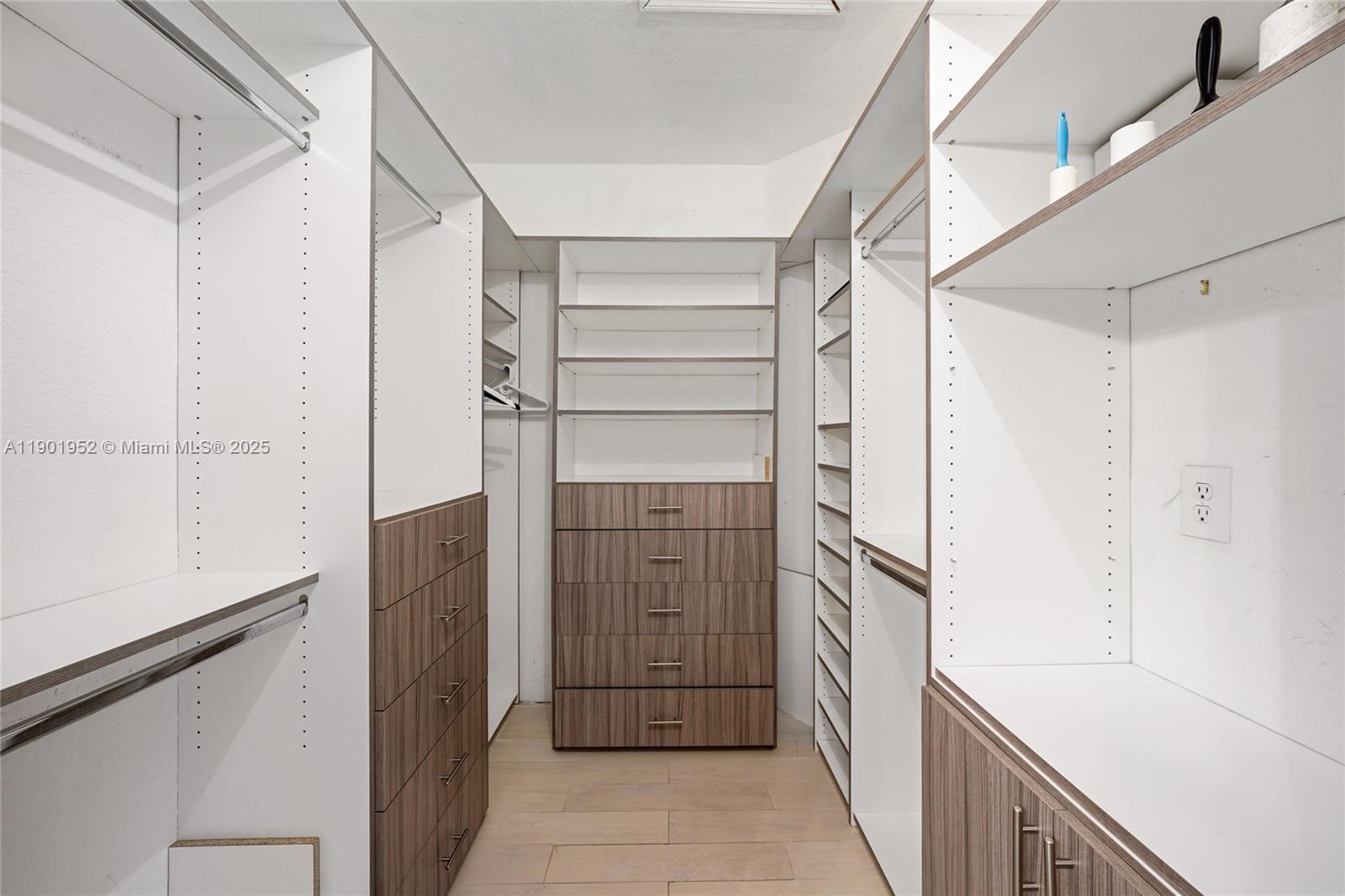 DORAL ISLES NORTH SEC TWO - Residential