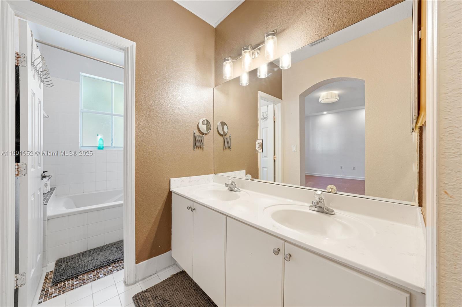 DORAL ISLES NORTH SEC TWO - Residential