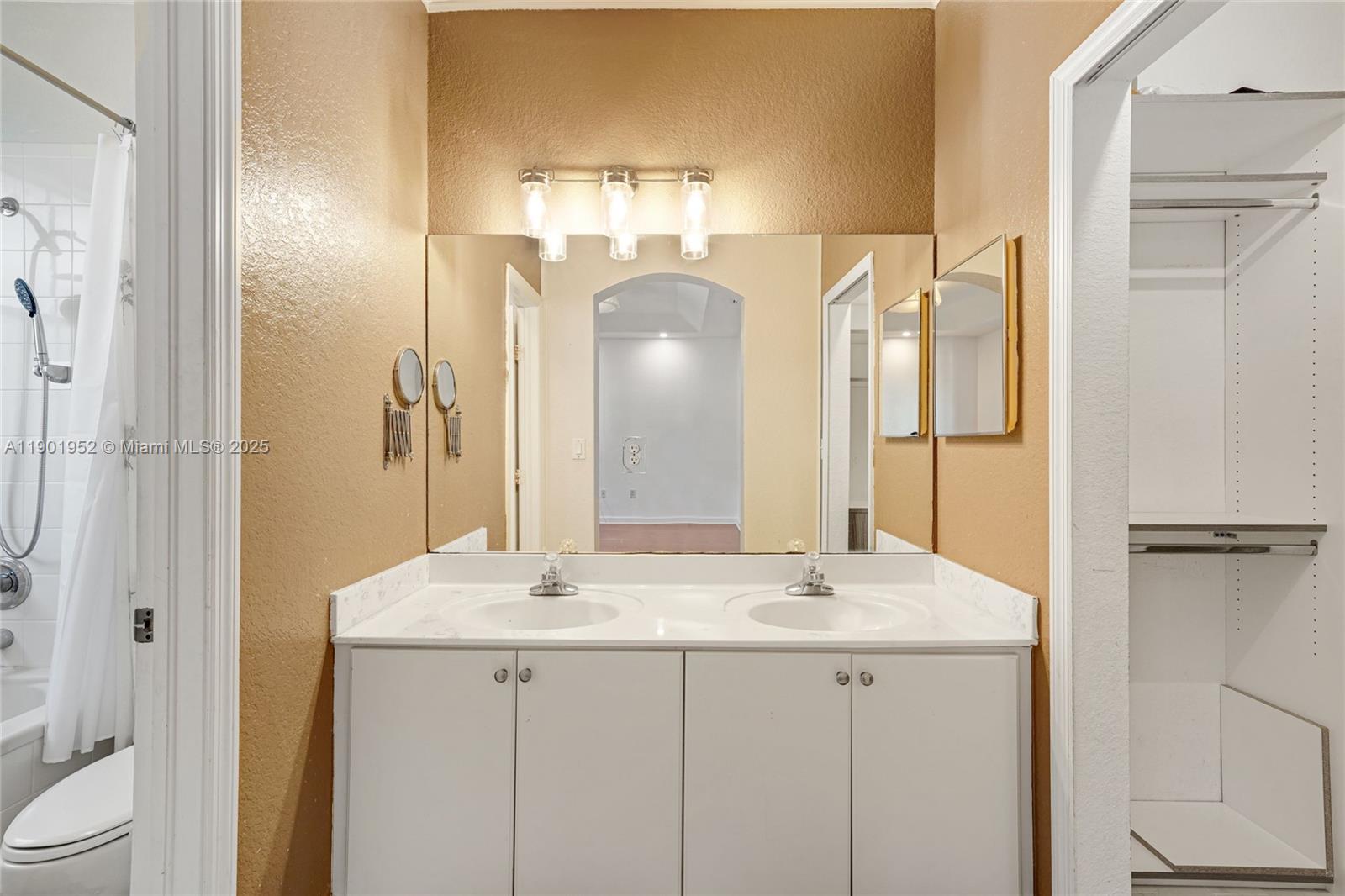 DORAL ISLES NORTH SEC TWO - Residential