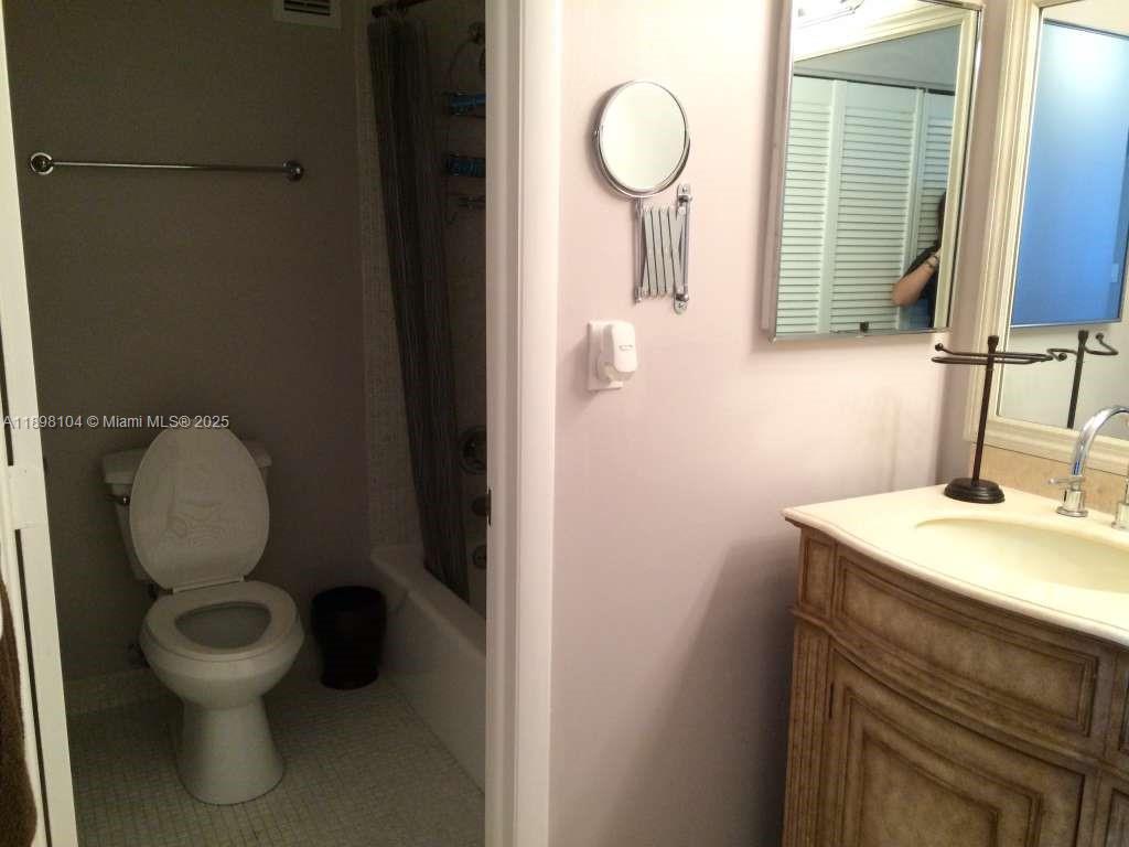 HALLMARK OF HOLLYWOOD CON - Residential