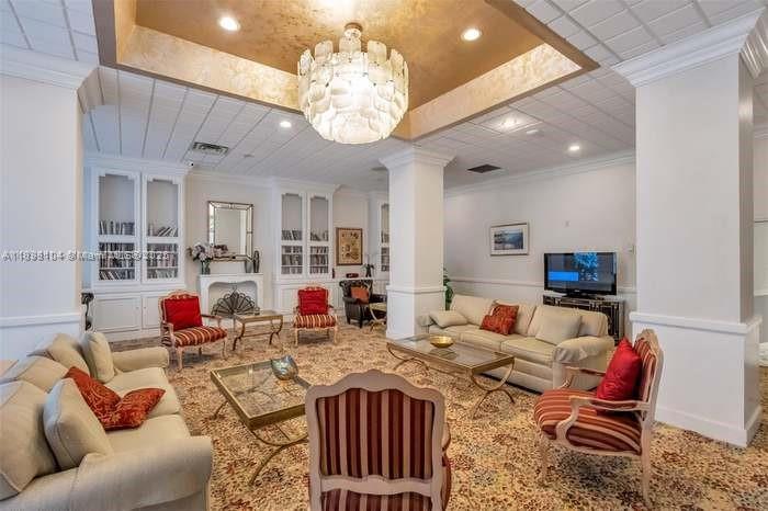 HALLMARK OF HOLLYWOOD CON - Residential