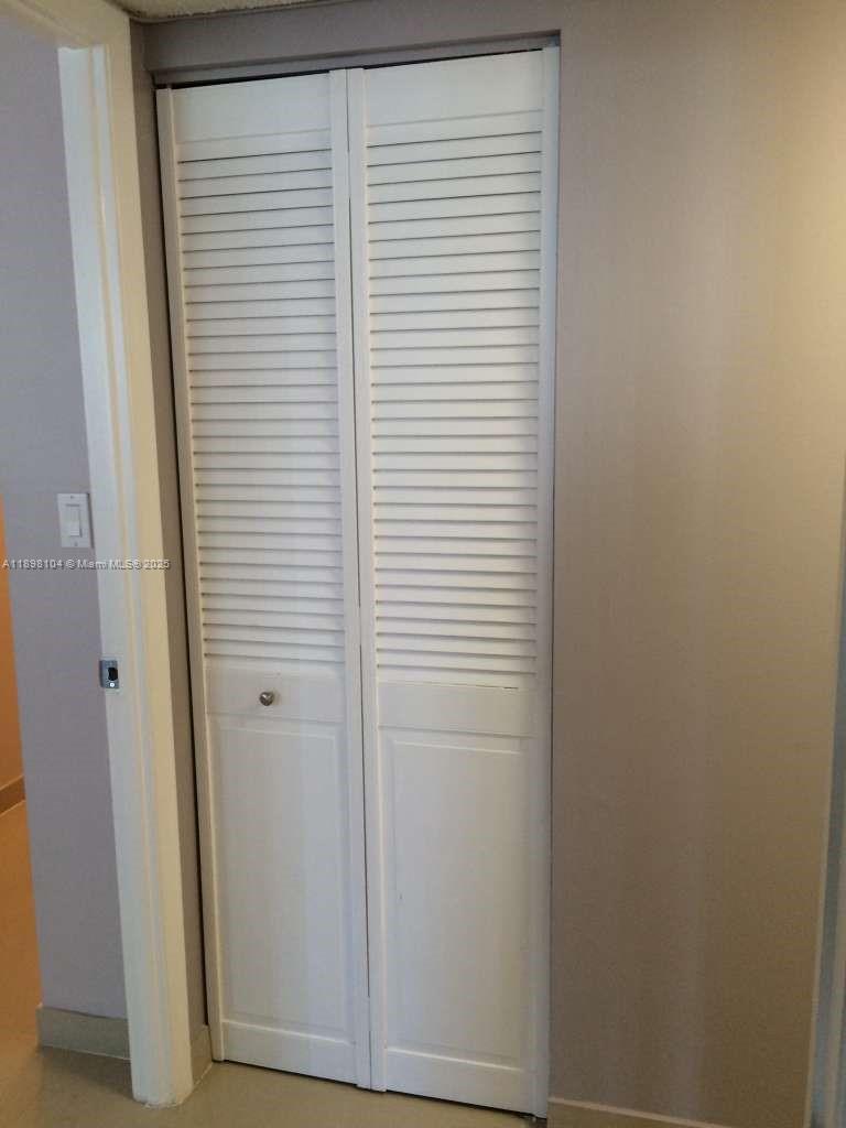 HALLMARK OF HOLLYWOOD CON - Residential