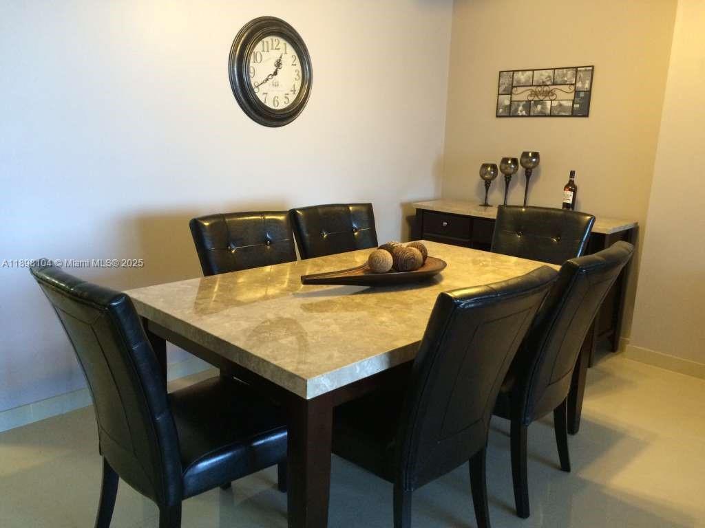 HALLMARK OF HOLLYWOOD CON - Residential