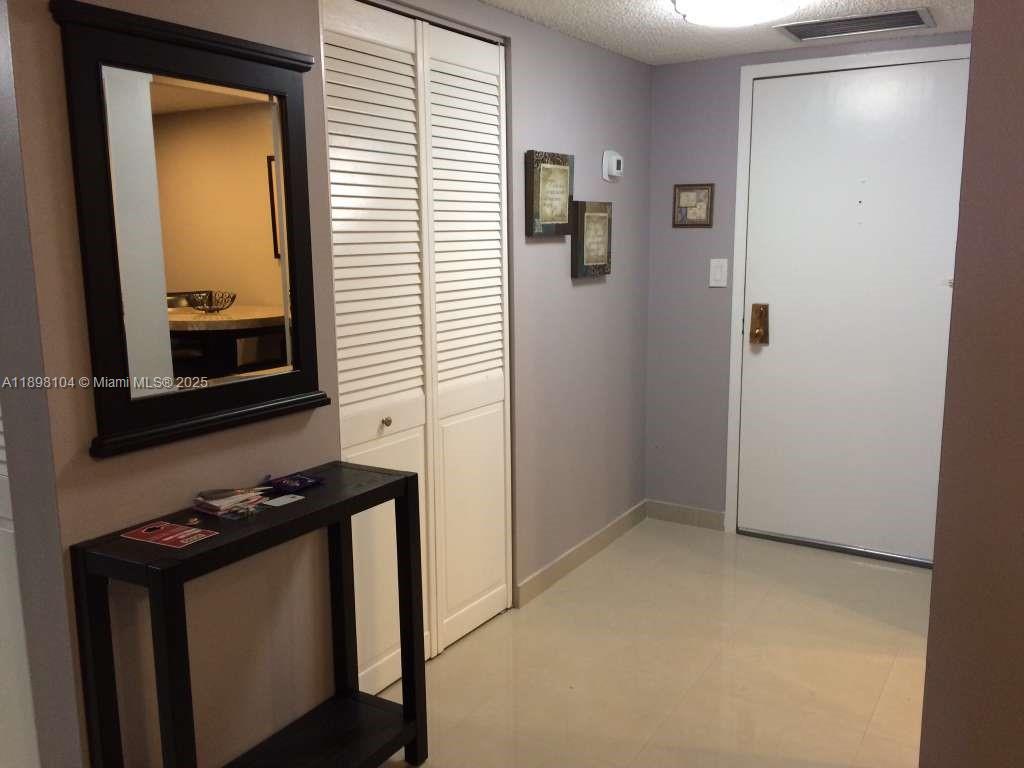 HALLMARK OF HOLLYWOOD CON - Residential