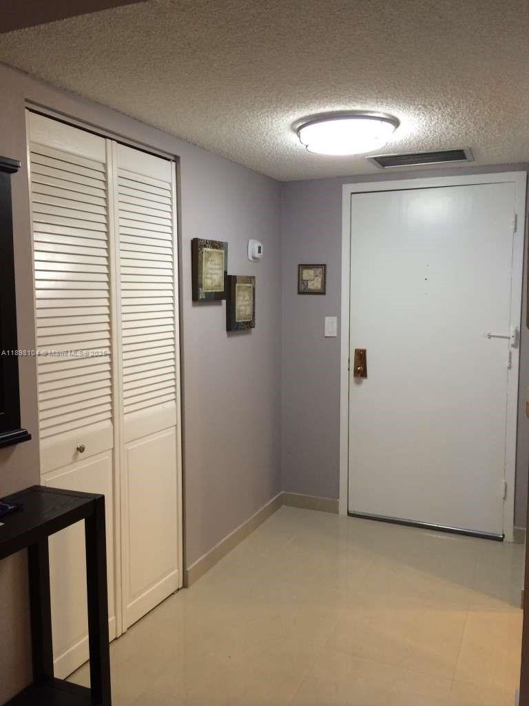 HALLMARK OF HOLLYWOOD CON - Residential