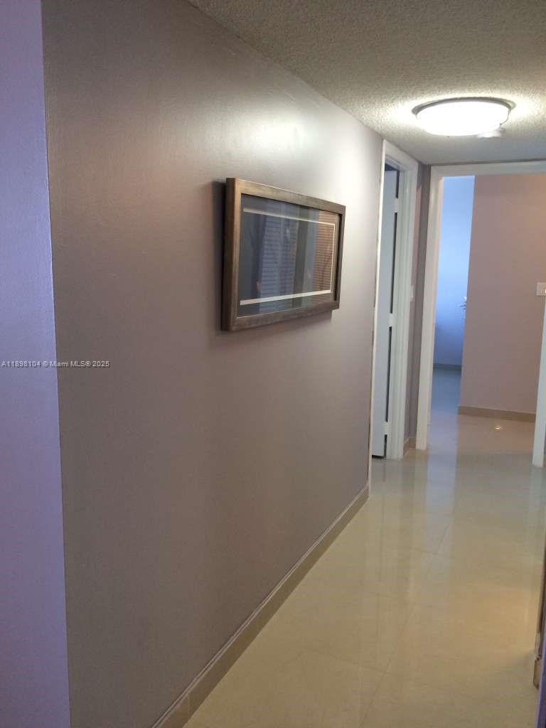 HALLMARK OF HOLLYWOOD CON - Residential