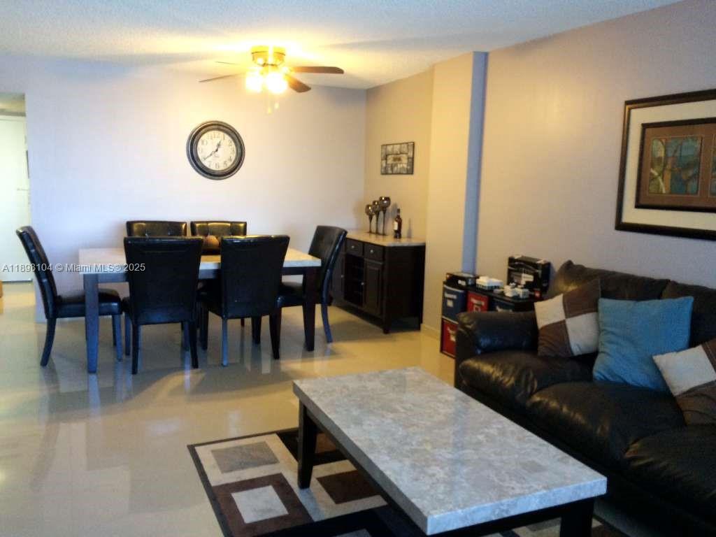 HALLMARK OF HOLLYWOOD CON - Residential