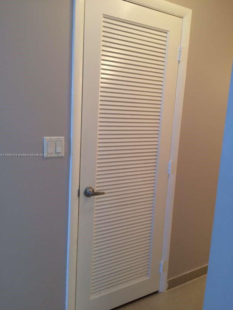 HALLMARK OF HOLLYWOOD CON - Residential