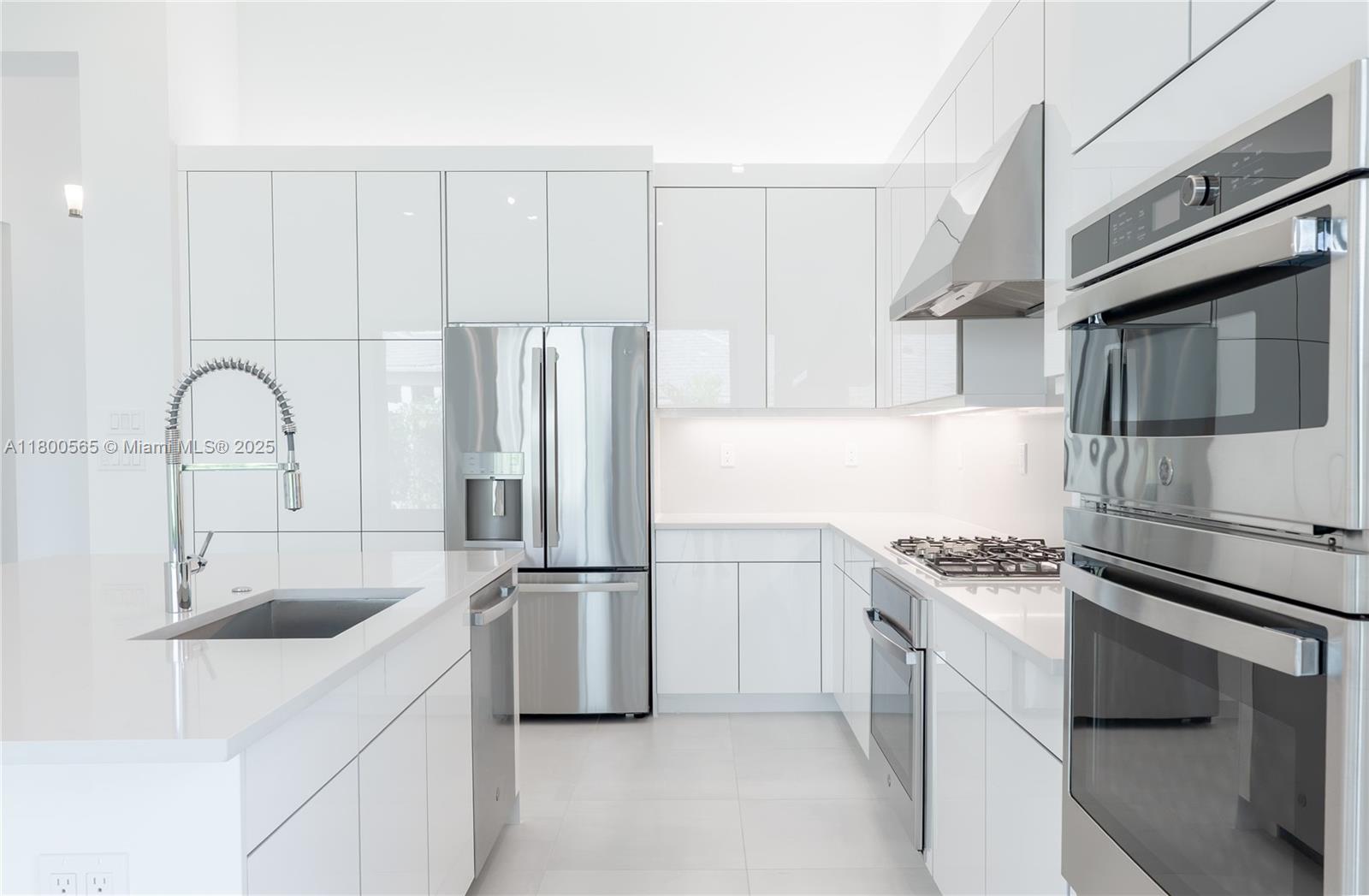 AVENIR POD - Residential Lease