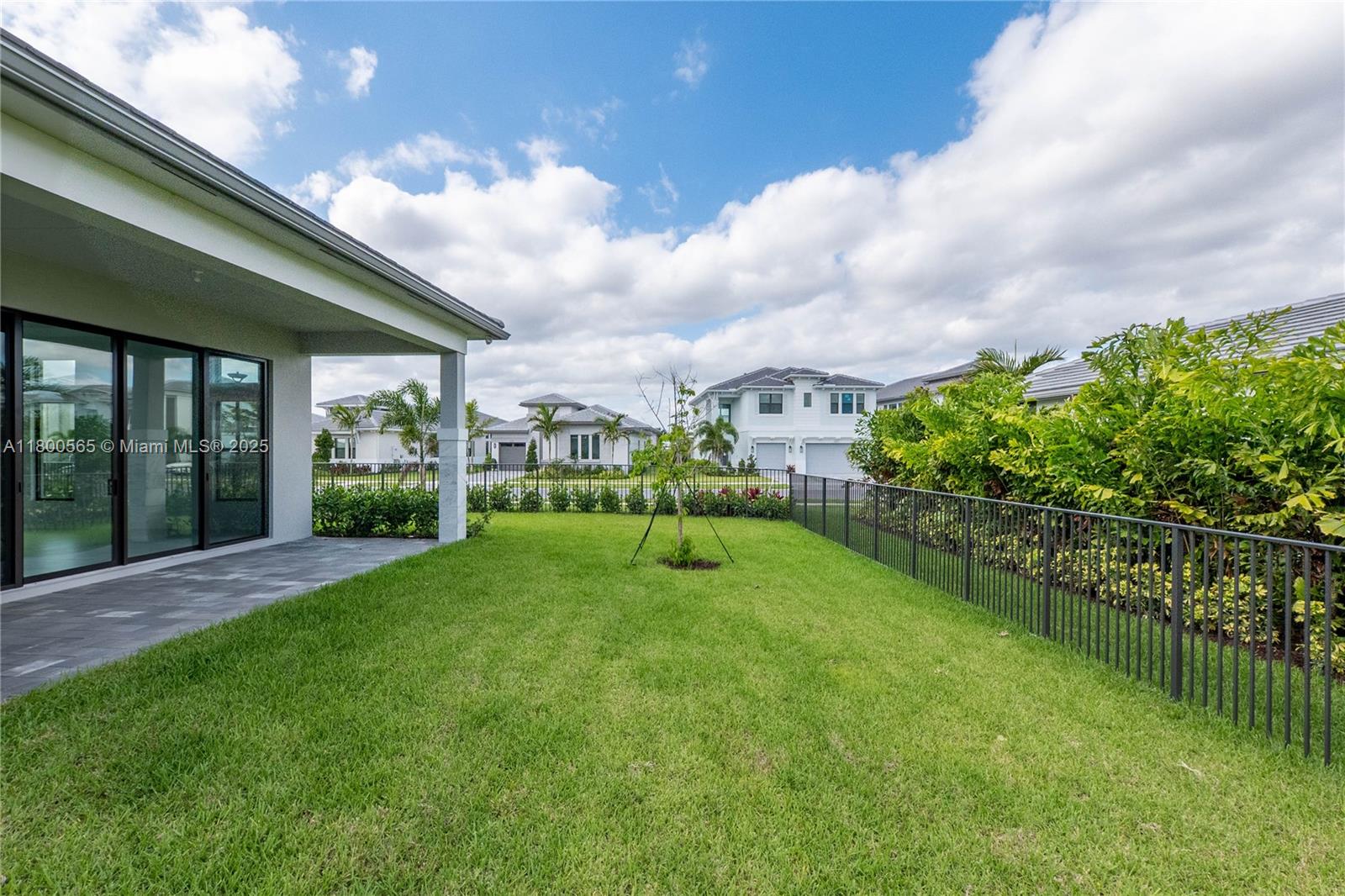 AVENIR POD - Residential Lease