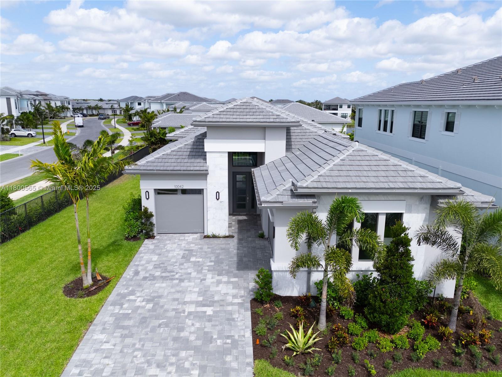 AVENIR POD - Residential Lease