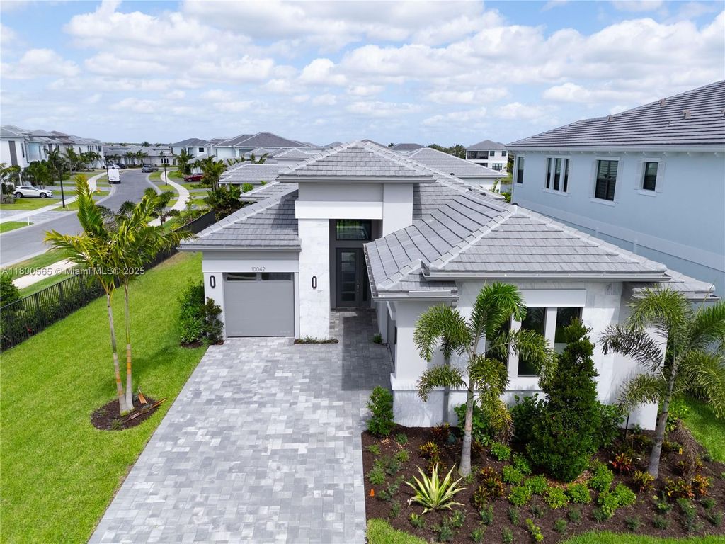 Photo of 10042 Bird Watch Way, Palm Beach Gardens, FL 33412 (MLS # A11800565)