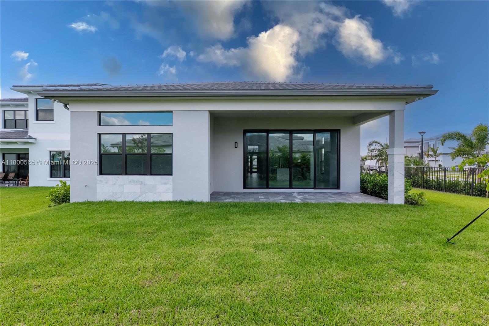 AVENIR POD - Residential Lease